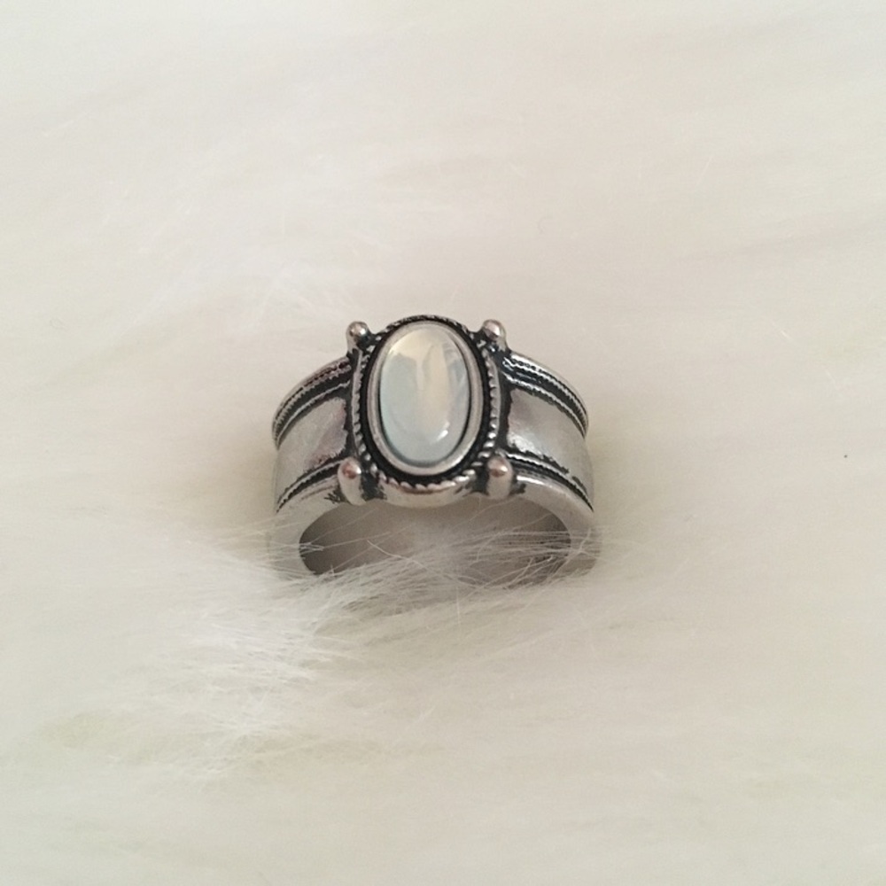 Boho Silver Color Ring with Jewel Embellishment - Picture 5 of 7